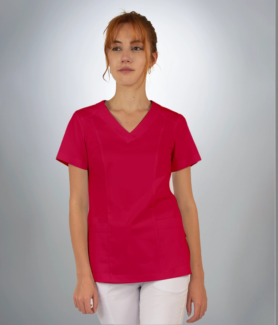 Bluza scrub medyczna damska z karczkiem i podłużne cięcia 1820 w kolorze ciemnej fuksji CS K33