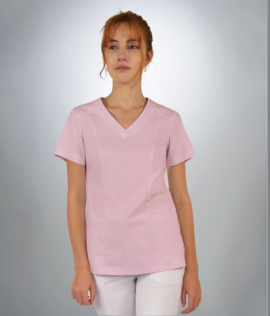 Bluza scrub medyczna damska z karczkiem i podłużne cięcia 1820 w kolorze różowym CS K3