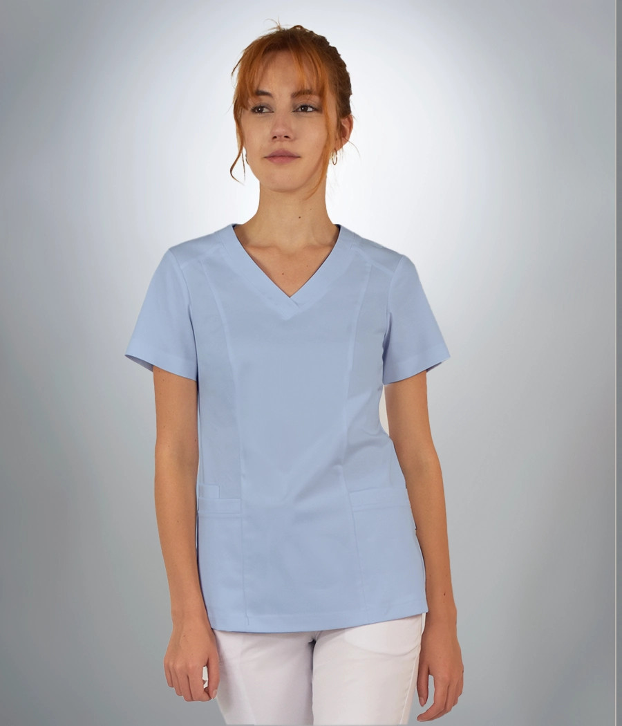 Bluza scrub medyczna damska z karczkiem i podłużne cięcia 1820 w kolorze błękitnym CS K7