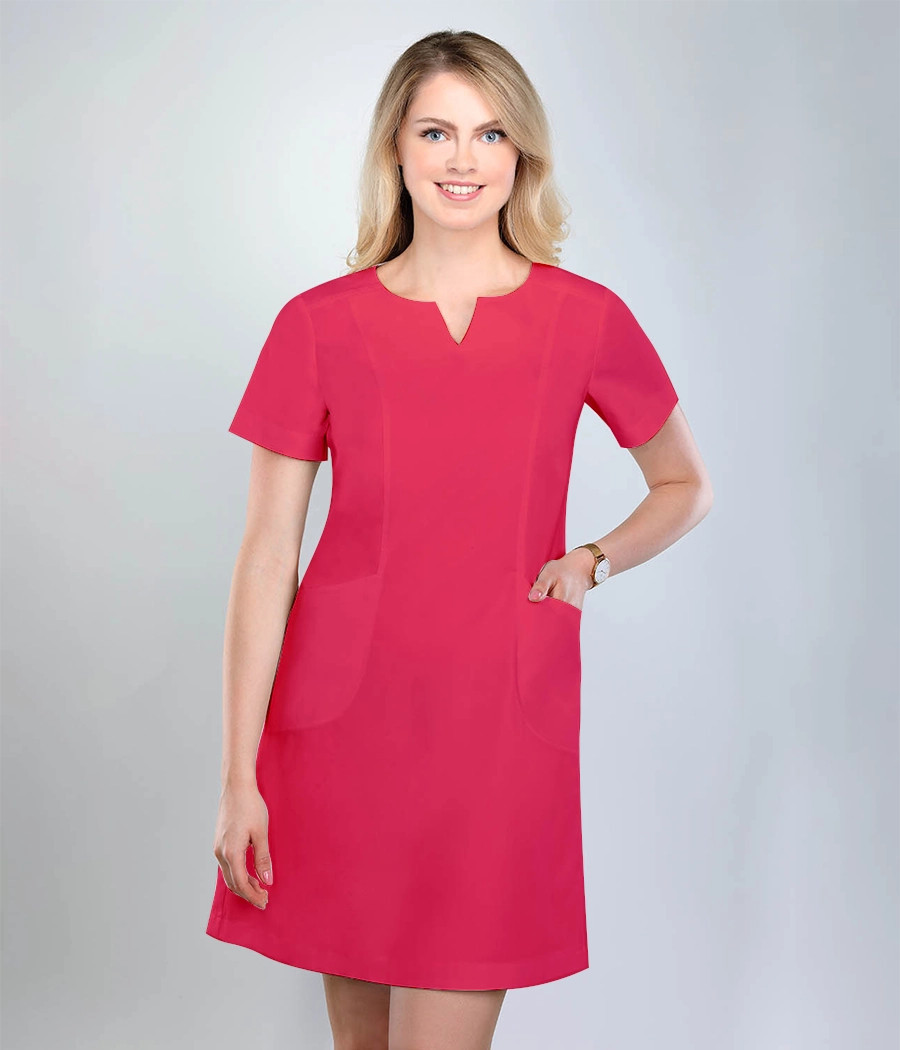 Sukienka medyczna damska taliowana 0214 w kolorze fuksji OP K17