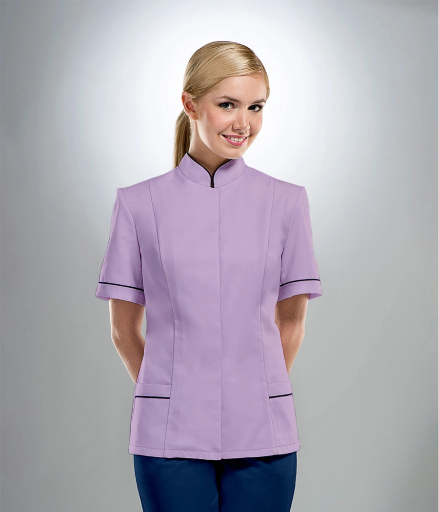 Bluza medyczna damska z krytą plisą ze stójką 1026 tkanina w kolorze  wrzosowym OP K4 i wstawki w kolorze  turkusowym ST K29