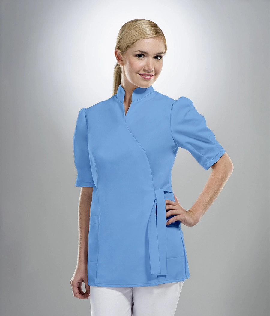 Bluza medyczna damska wiązany z boku 1502 w kolorze błękitnym OP K7