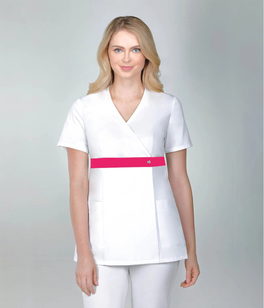 Bluza medyczna damska kopertowa z kontrastem 1513  tkanina w kolorze białym OP K1i wstawka w kolorze ciemnej fuksji ST K33