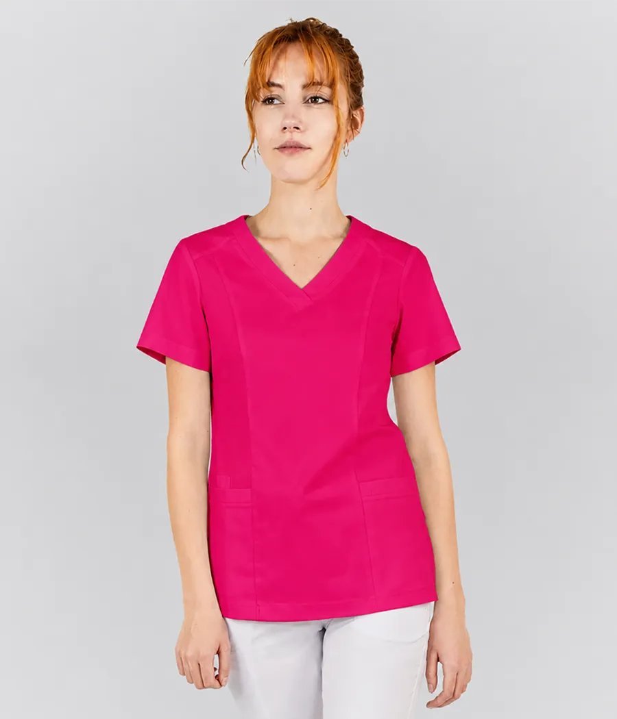 Bluza scrub medyczna damska z karczkiem i podłużne cięcia 1820 w kolorze ciemnej fuksji CS K33