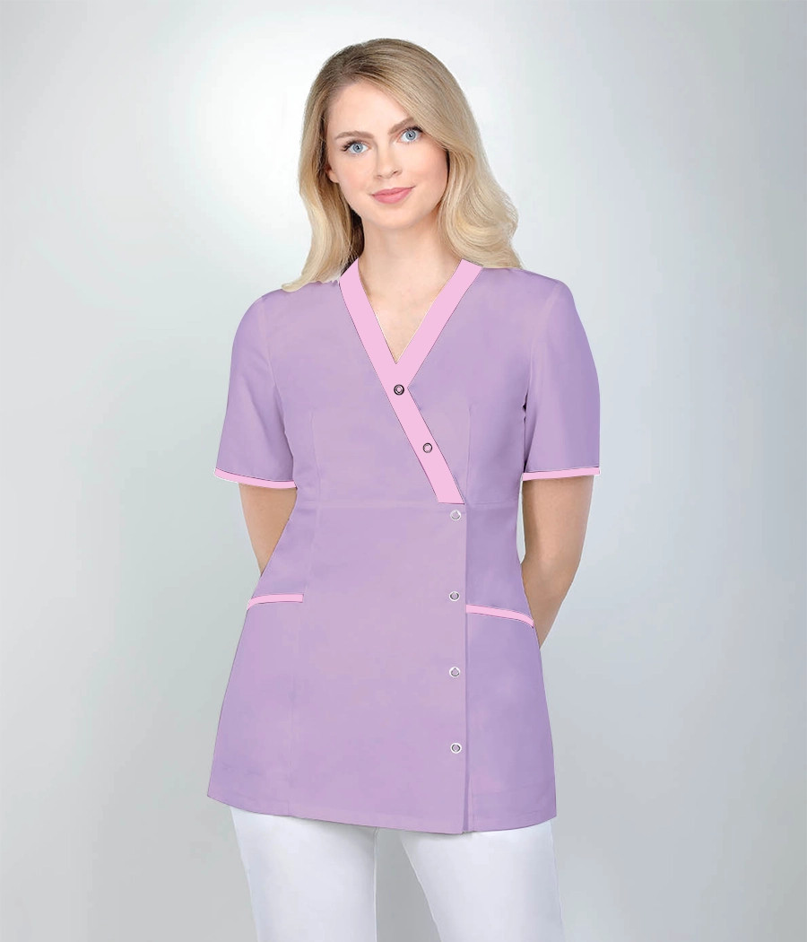 Bluza medyczna damska 1529 tkanina w kolorze wrzosowym OP K4
i wstawki w kolorze  różowym OP K3