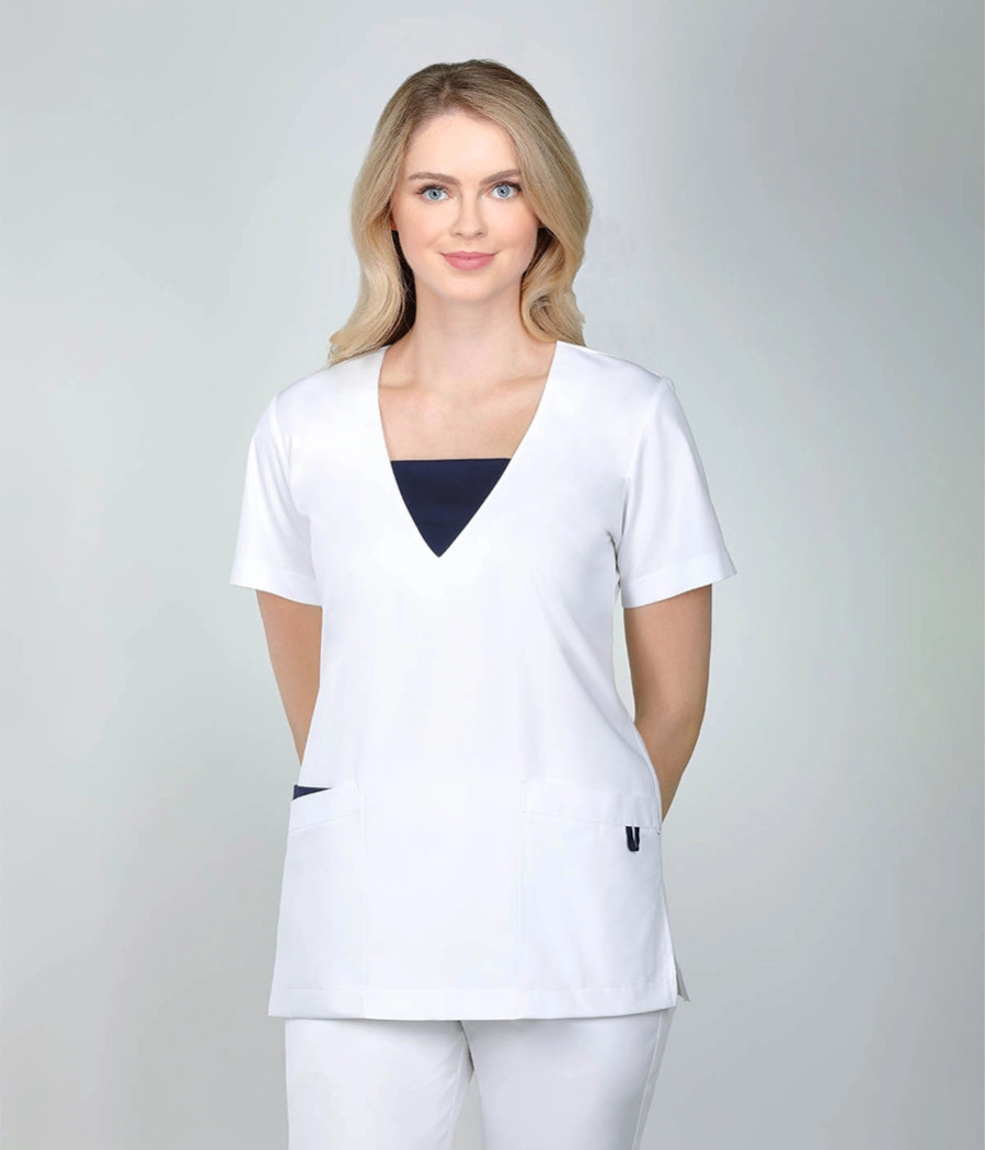 Bluza medyczna damska z zawieszką 1813 tkanina w kolorze  białym OP K1 i wstawki w kolorze  granatowym OP K14