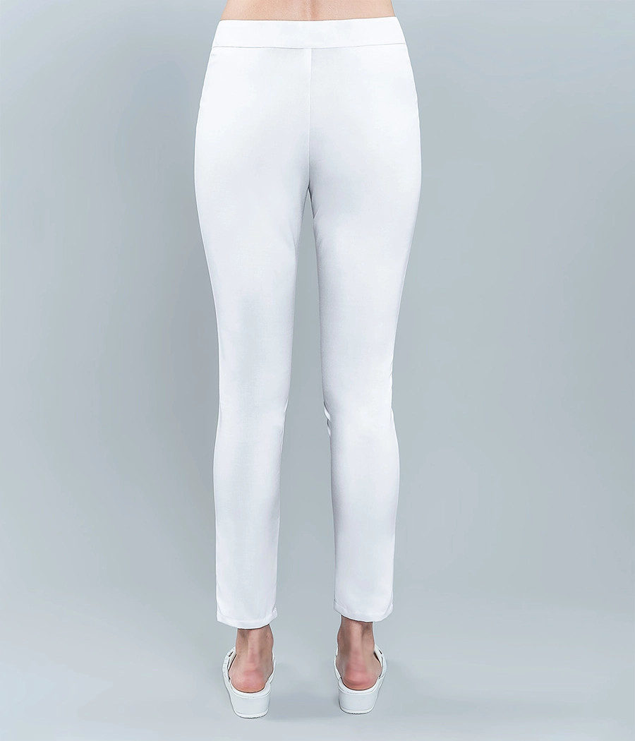 Spodnie medyczne damskie klasyczne rurki 5005 w kolorze białym OP K1
