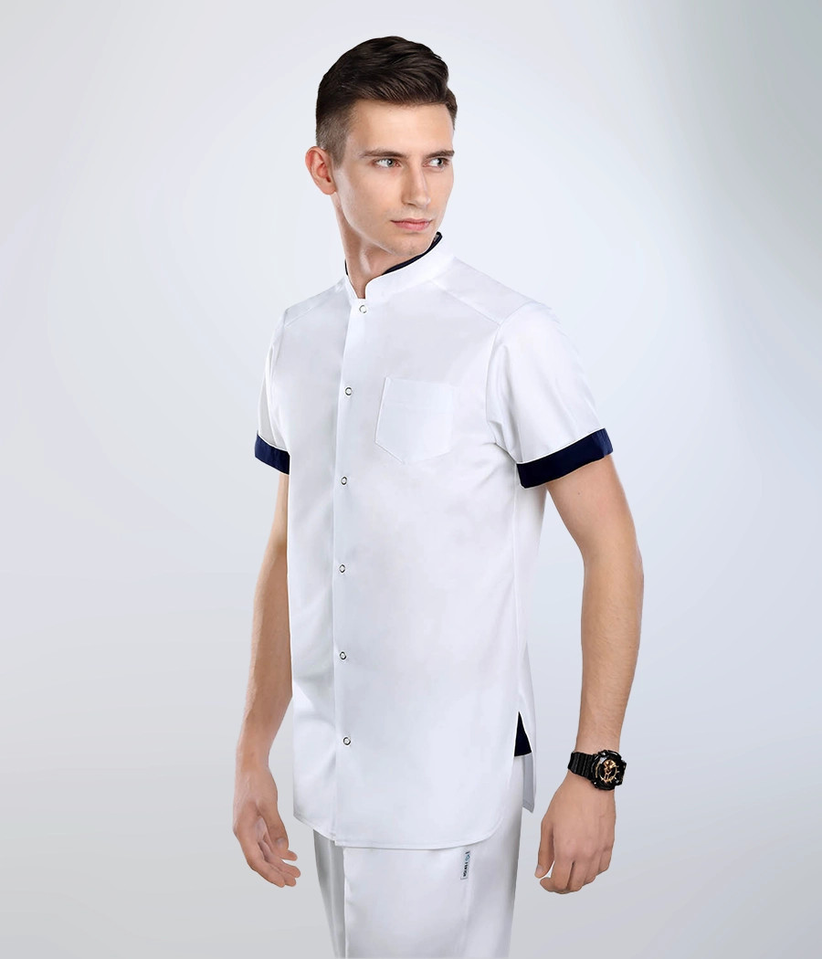 Koszula medyczna męska ze stójką 3018 kolor tkaniny biały OP K1
  i kolor wstawki granatowy OP K14